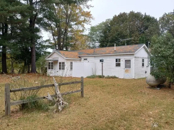 75 Lakeview Dr, Gladwin, MI 48624