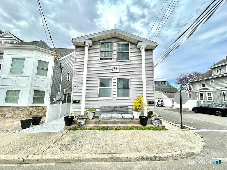 5 bed, 3.0 bath, 2058 sqft, $5,200 — Photo 1