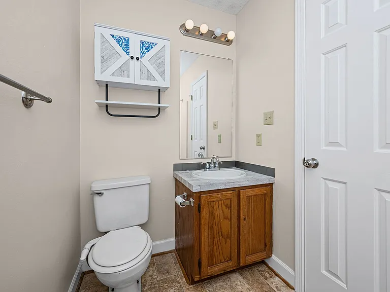 5918 King Charles Ct — Photo 33