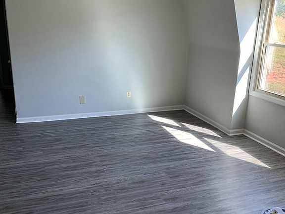 4th image of 100 Summit Dr