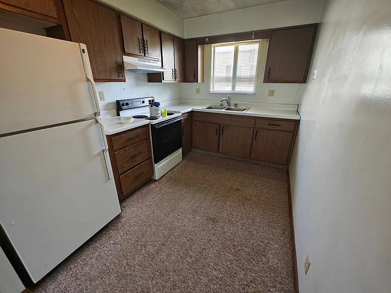 321-1 E Mechanic St — Photo 3
