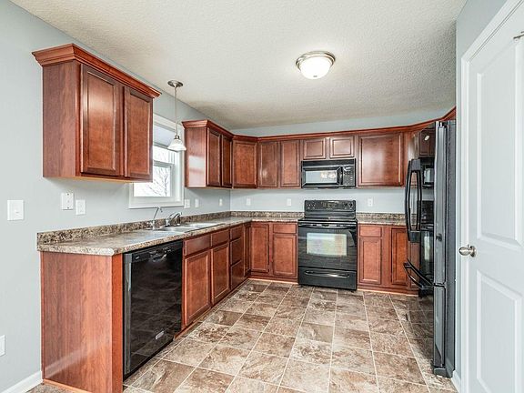 4th image of 5802 NW 106th St