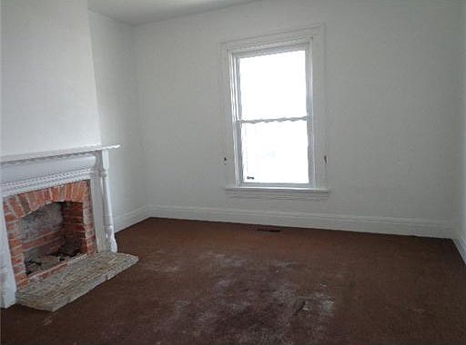 3rd image of 119 Notre Dame Ave