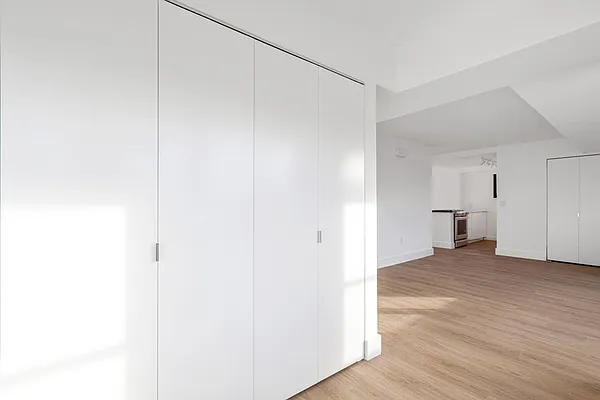 Rented by Greystar | media 7