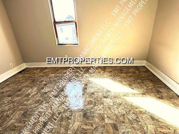 3rd image of 2037 Lexington Ave #L