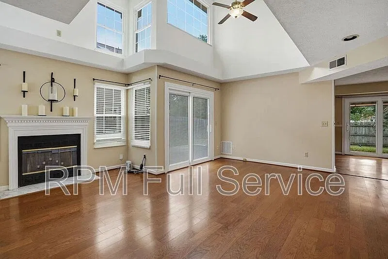 3 bed, 3.0 bath, 1598 sqft, $3,500 — Photo 4