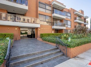 125 N Gale Dr APT 205, Beverly Hills, CA 90211