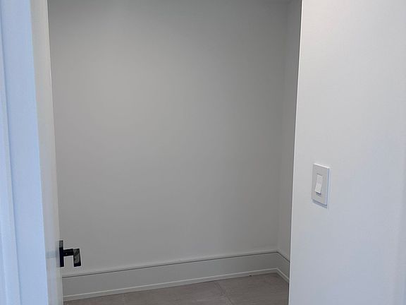 4th image of 506 Wellington Cres #Basement
