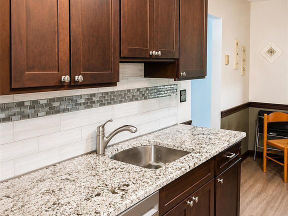 5th image of 506 Alden Ct N