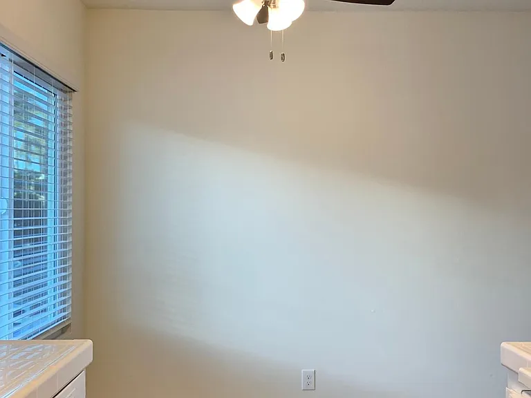 Kitchen / Dining Area