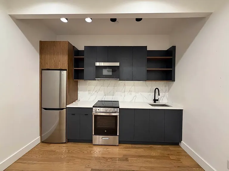 363 Sumpter St #1D — Photo 1