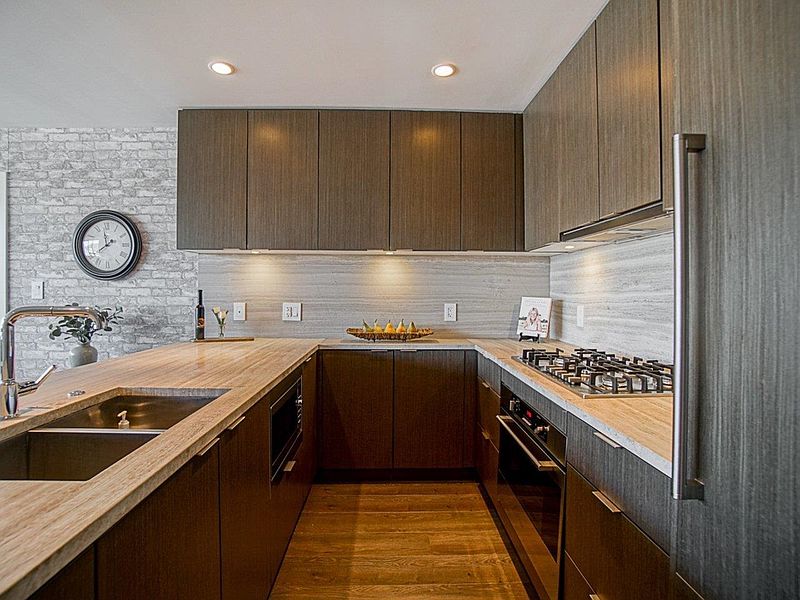 North Vancouver Apartment for rent - 2 Bedrooms — photo 7