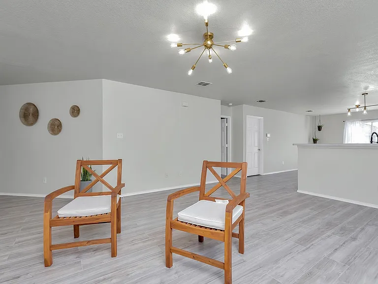 1037 Triple Crown Dr — Photo 8
