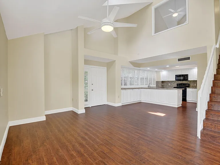 204 Andover Ct — Photo 8