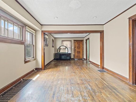 4th image of 5202 E 7th St