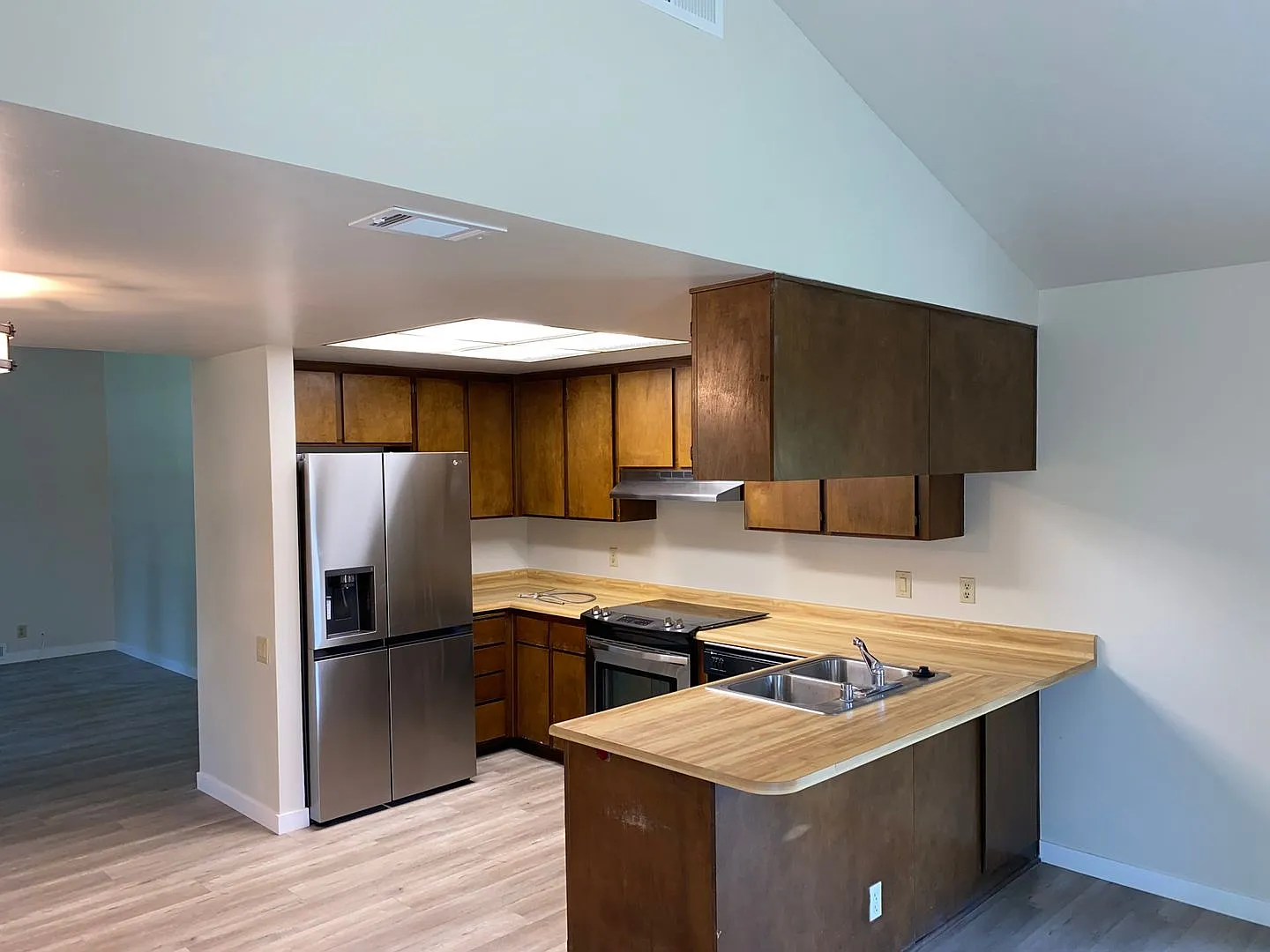 Great Neighborhood Ready Now !! — Photo 4