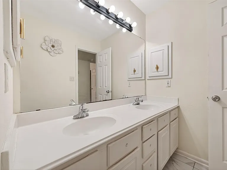14914 W Bend Dr — Photo 36