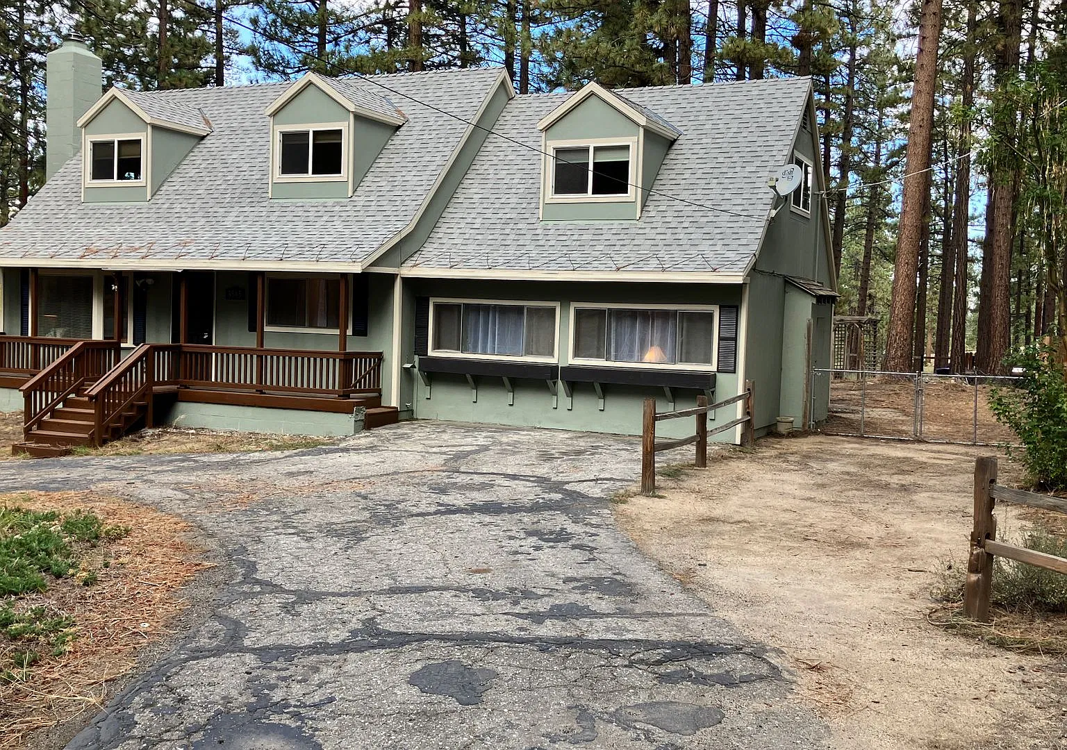 Furnished rental with large fenced back yard. — Photo 1