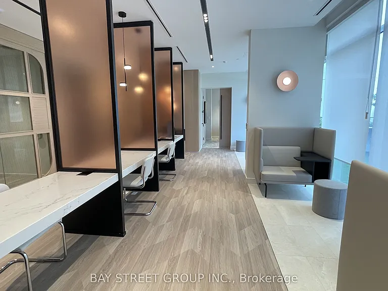 10 Oak St #902 — Photo 30