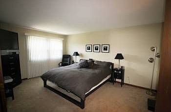 2nd image of 701 Thames Dr
