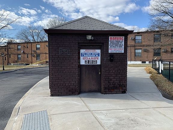 3rd image of 6979 Park Dr E #B