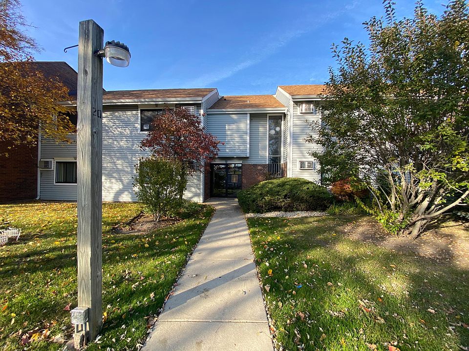 1st image of 300 Bayside Dr