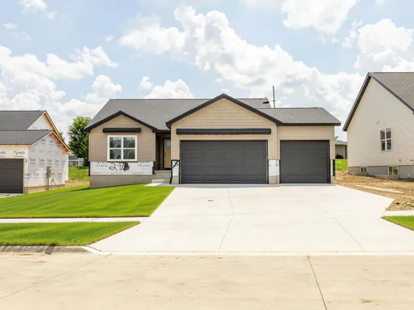 217 Riverbend Rd, Waverly, IA 50677