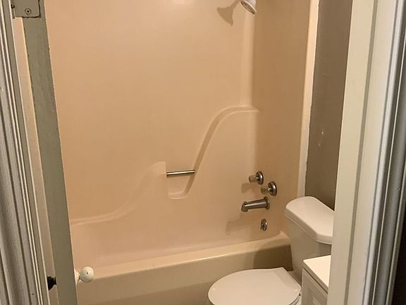 5th image of 524 Thornton St Unit B