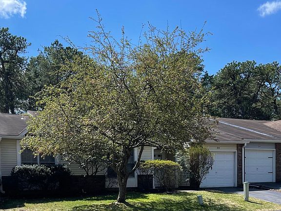 3rd image of 216 Deanne Drive