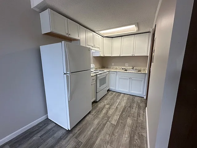 Red Deer Apartments — Photo 3