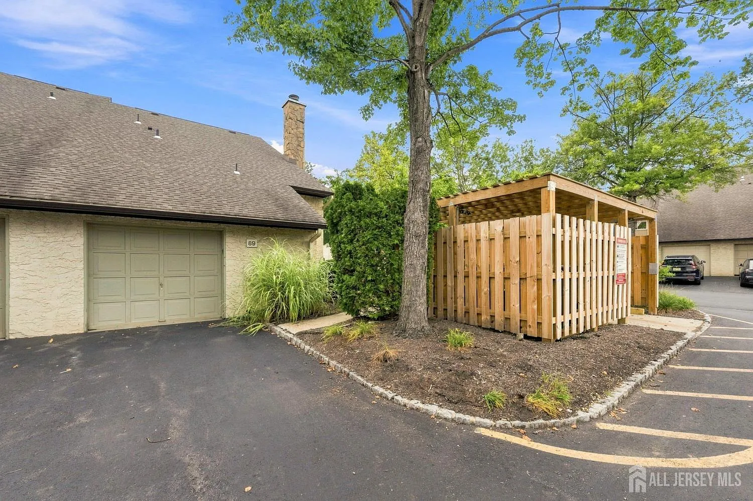 3 bed, 2.5 bath, 2216 sqft, $3,400 — Photo 3