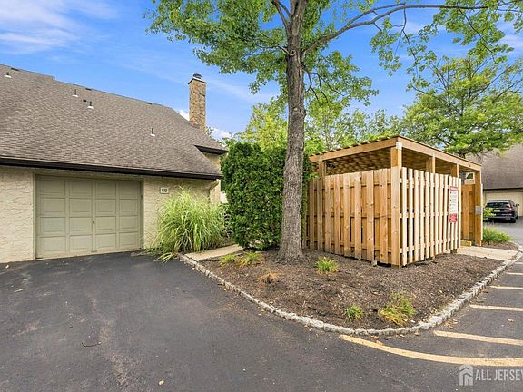 3rd image of 89 Tennyson Dr