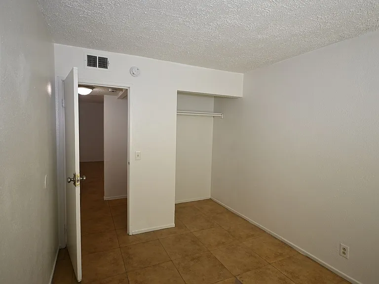 302 Eastminister Ct #A — Photo 16