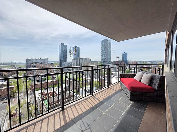 4th image of 135 Montgomery St APT 18E