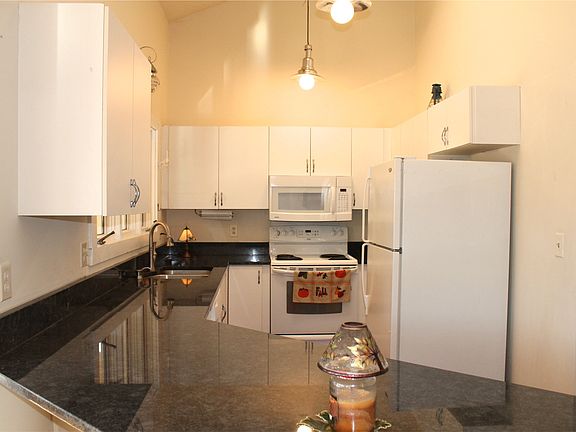 2nd image of 102 Riverdale Ln