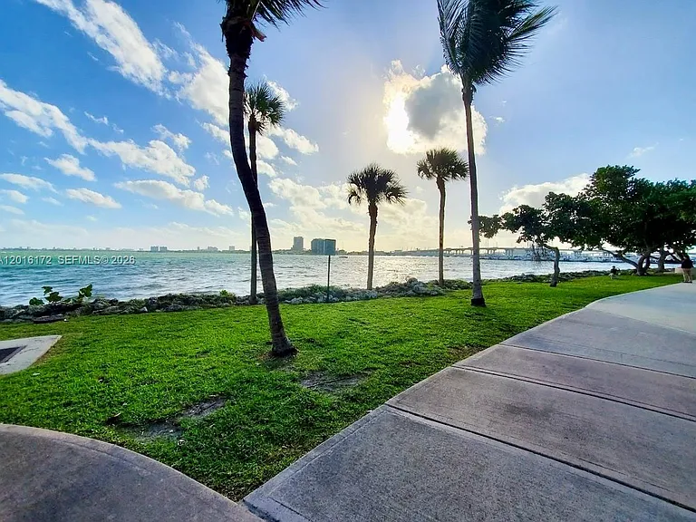 1750 N Bayshore Dr #1218 — Photo 16