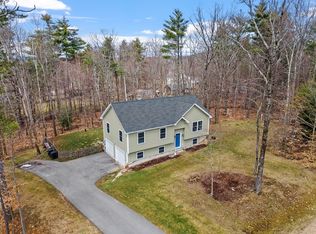 3 Fieldstone Dr, Deerfield, NH 03037
