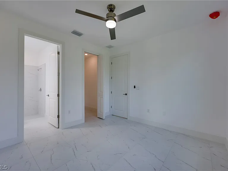 714 W 12th St — Photo 14