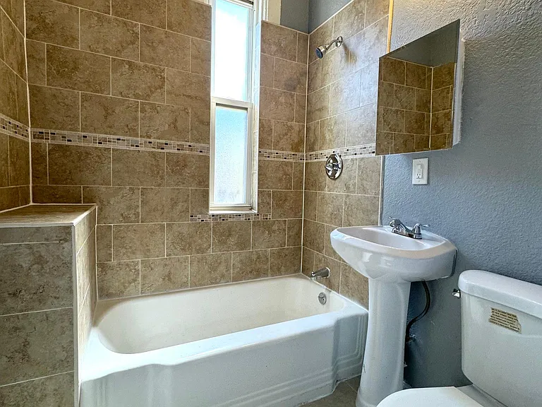 1124 S Sacramento Blvd #2 — Photo 18
