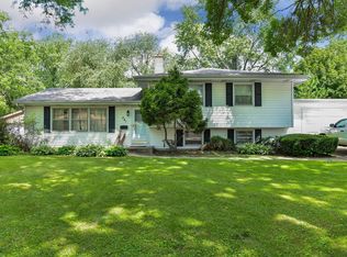 321 Robin Hill Dr, Naperville, IL