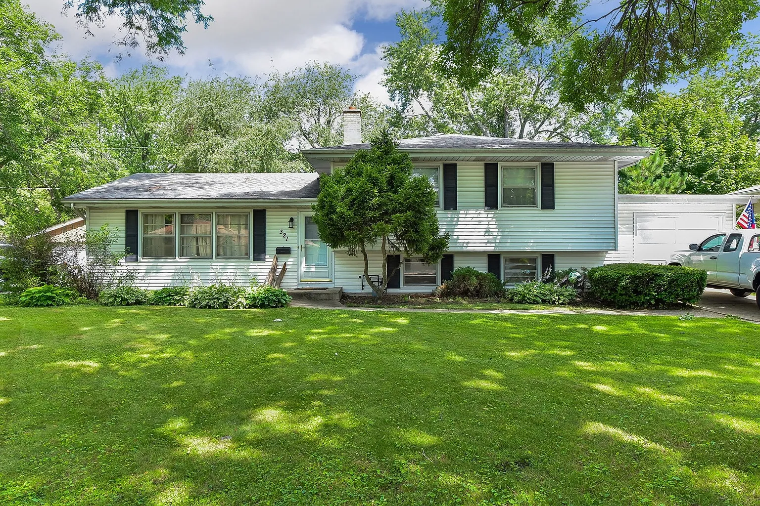 321 Robin Hill Dr photo 1