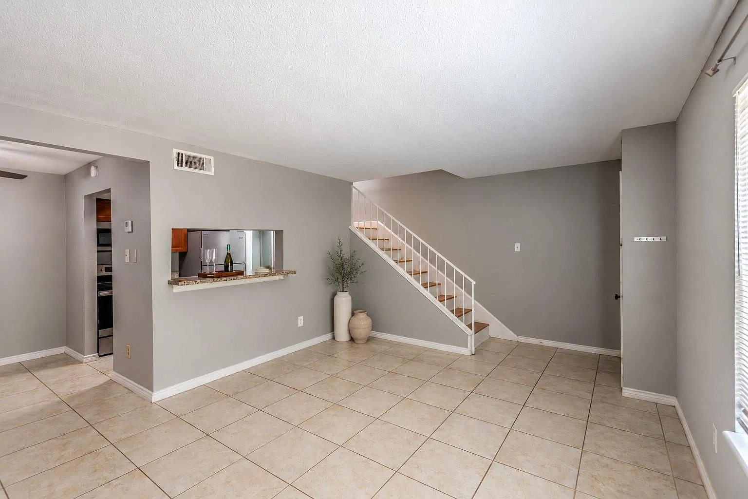 2 bed, 2.0 bath, 875 sqft, $1,200 — Photo 3