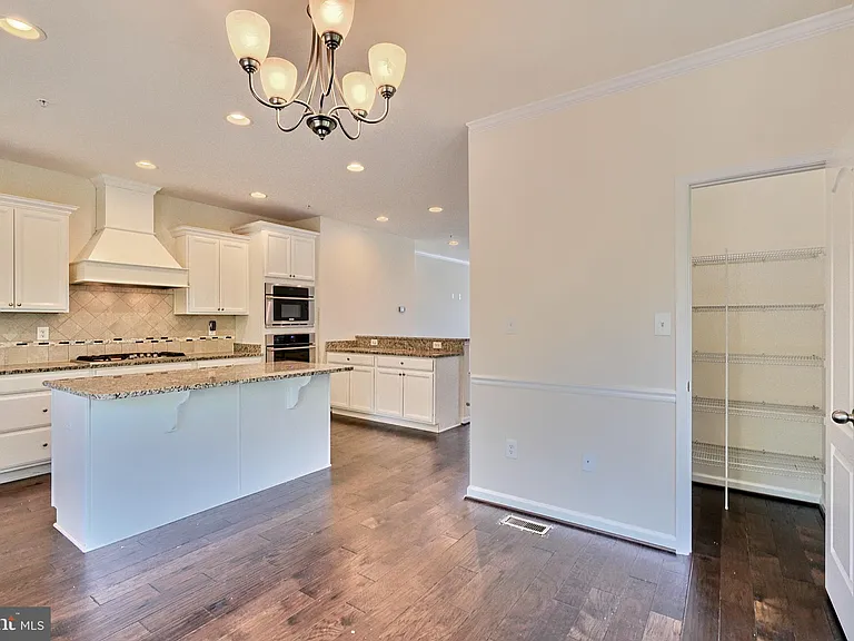 8016 Blue Stream Dr — Photo 13