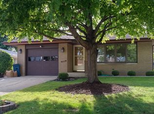 1613 N Center St, Crest Hill, IL 60403