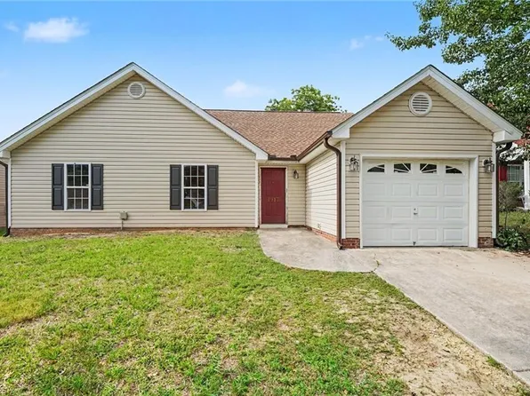 1917 Wheatfield Ct, Greensboro, NC 27405