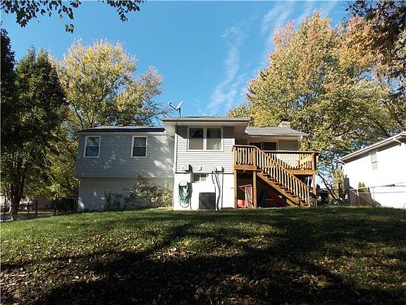 2nd image of 119 SE Crestwood Dr