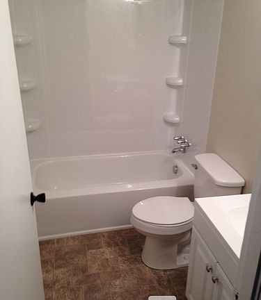 4th image of 1010 Suncrest Ave