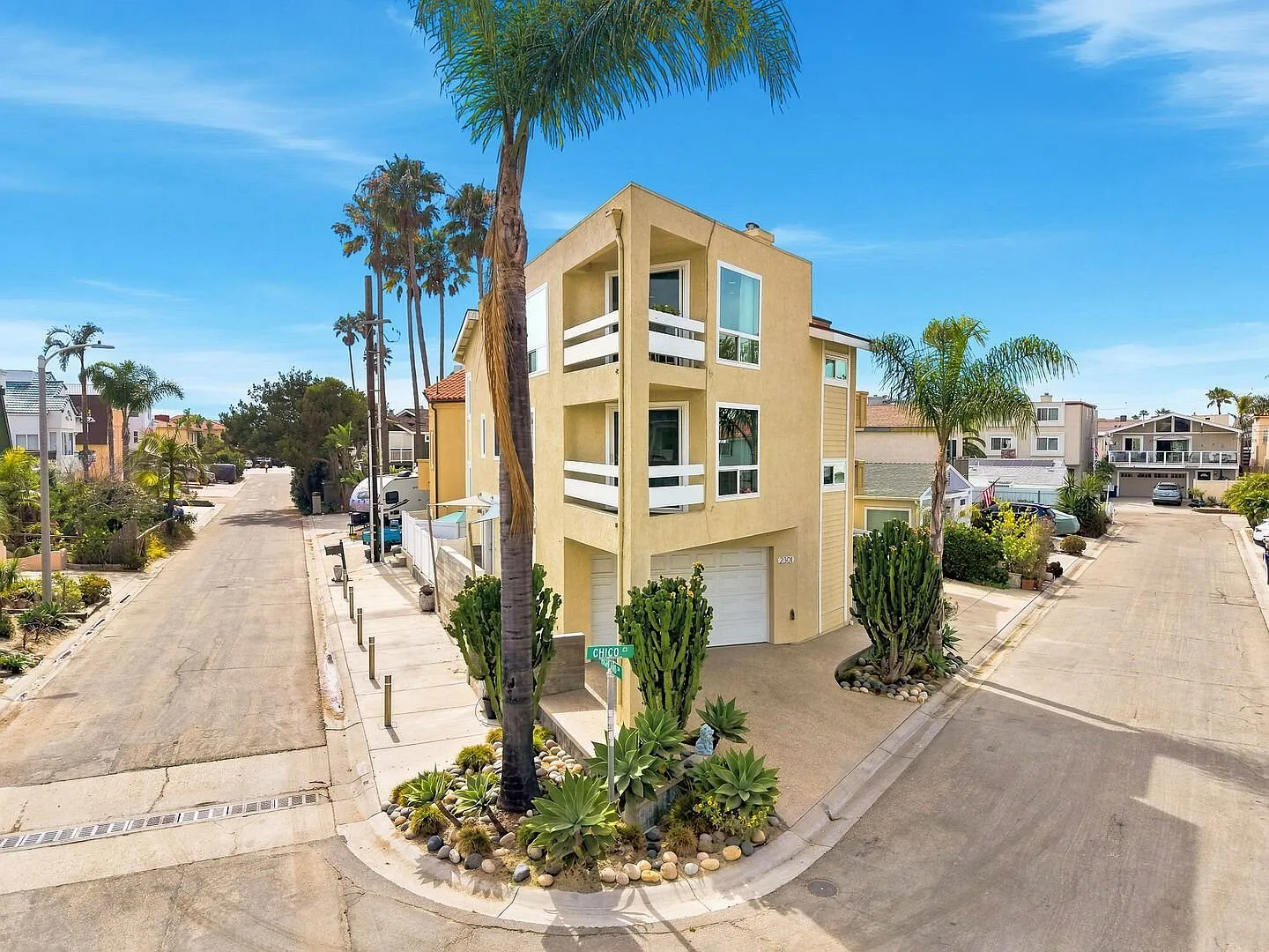 Oxnard / Silver Strand Beach / 2 bedroom 1 full bathroom with 2 half bathrooms — Photo 4