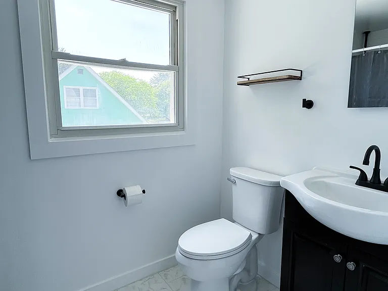 12601 Buckingham Dr — Photo 3