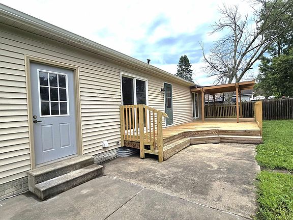 2nd image of 706 Railroad St